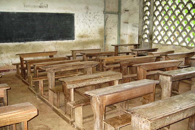C. Most are not served by the public system Only a fraction of the population can afford high-end private schools while the rest attend Government schools. In recent years, a new trend is the emergence of affordable private schools, which is fast becoming a preferred option for low income families.